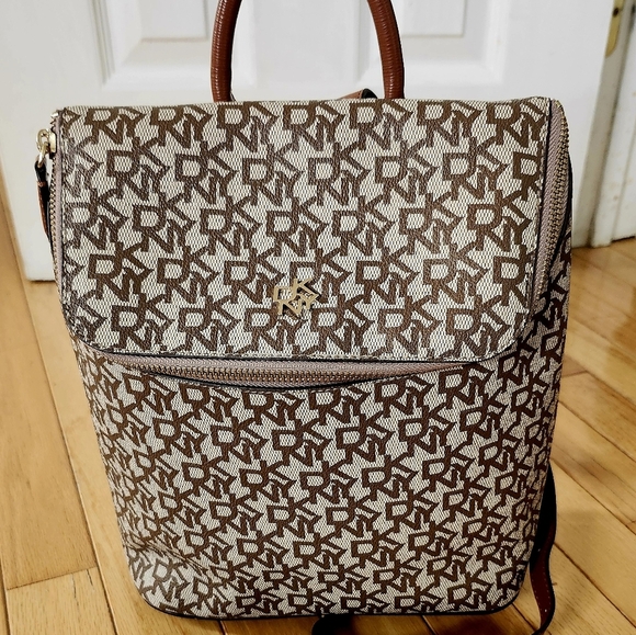 DKNY NEW Patterned Backpack, Print Brown And Beige, H27.3 X W 6.35 X D 24.1 CM - Picture 12 of 12